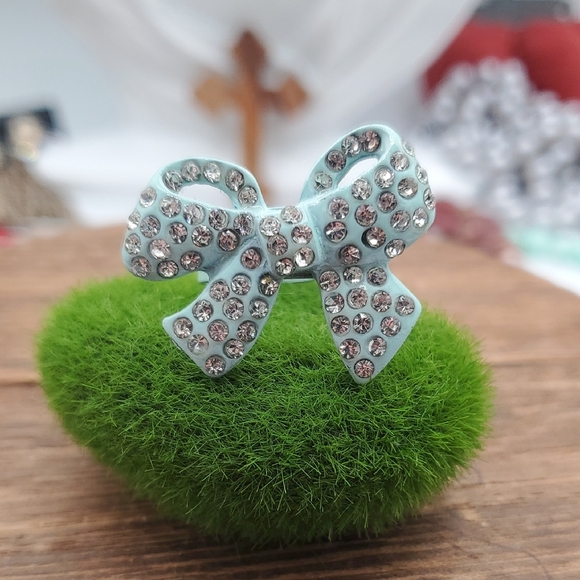 Amazon.com: UneDouce Sparkling Bow Rings & Earrings Set with  Sparkling Bow Ring R802 Adjustable Sizing